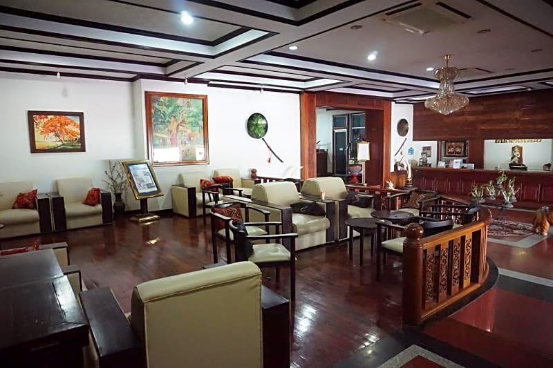 Vansana Riverside Hotel