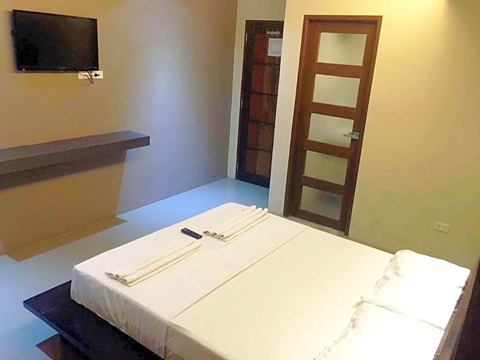 West Gate Hotel