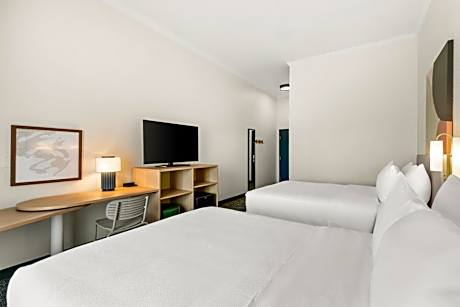 Queen Room with Two Queen Beds - Hearing Access