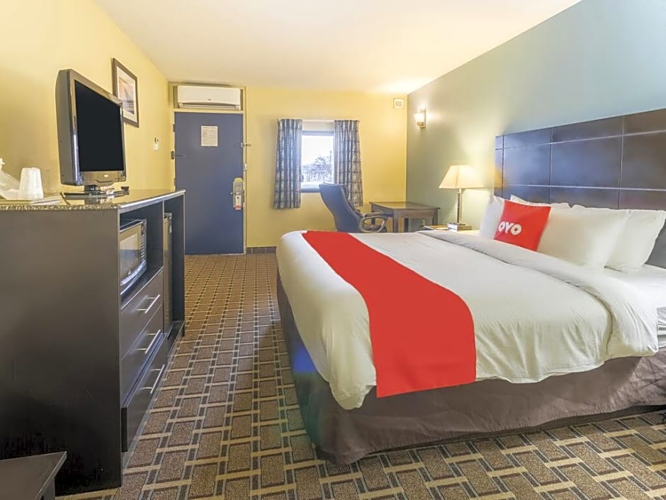 OYO Hotel Knoxville TN Cedar Bluff I-40