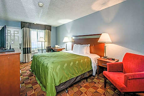 1 King Bed, Nonsmoking