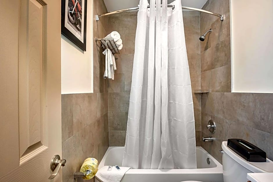 Downtown Hollywood Gardens Inn & Suites