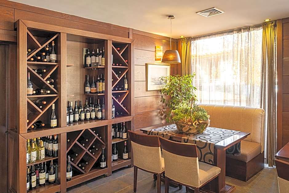 Хотел Том и Нези Класик