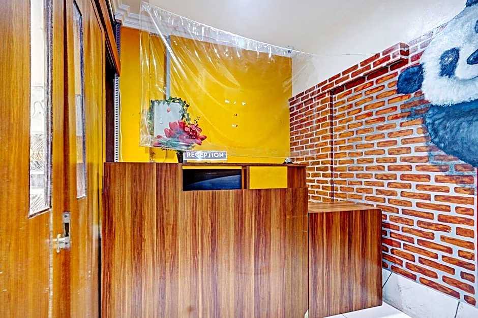 OYO 90426 Near Mall Ciputra 2