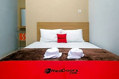 RedDoorz Syariah near Perempatan Kartasura