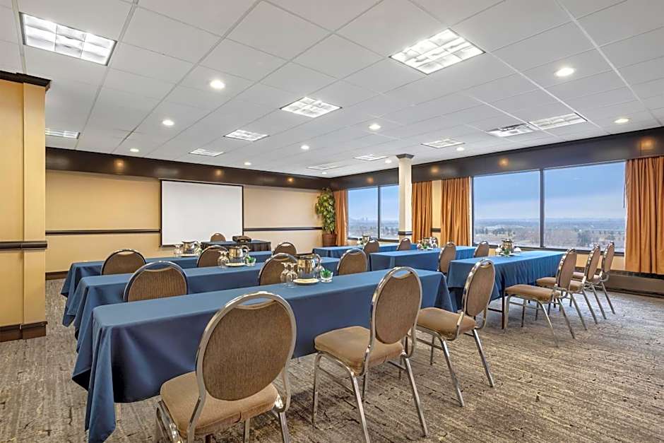 Best Western Plus Port O'Call Hotel