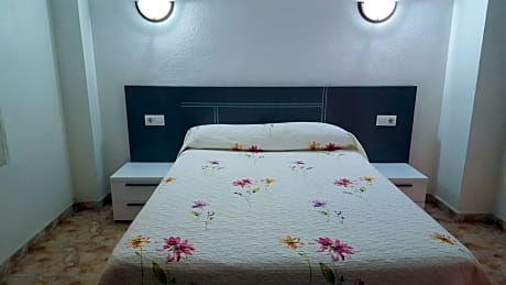 THREE BEDROOMS (CAPACITY 6)