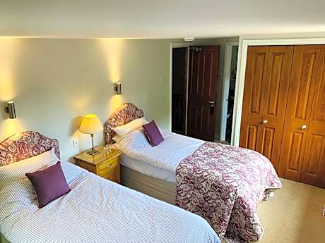 Twin Room with Shower