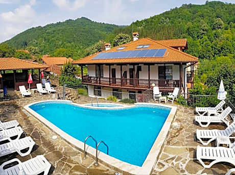 Family Hotel Chiflik Hills
