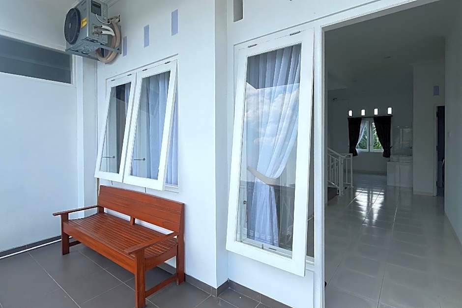 RedDoorz @ Griya Martha Sumber Solo