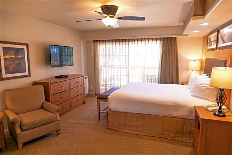 Deluxe One-Bedroom Suite