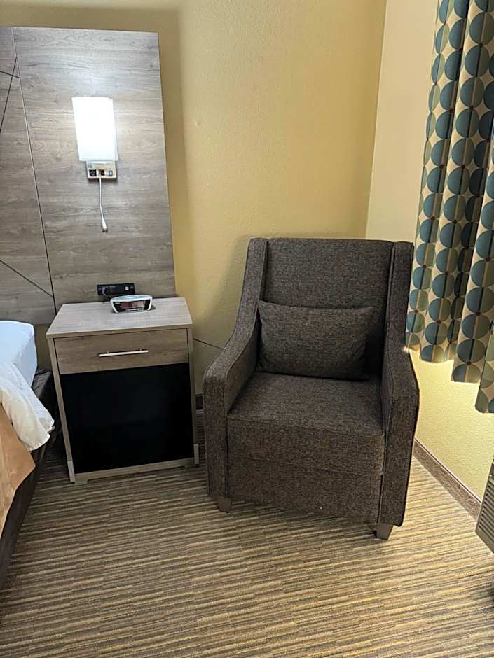 Quality Inn near I-72 and Hwy 51