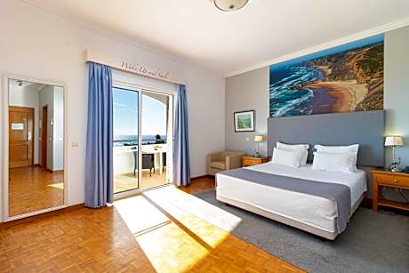 Double or Twin Room with Sea View