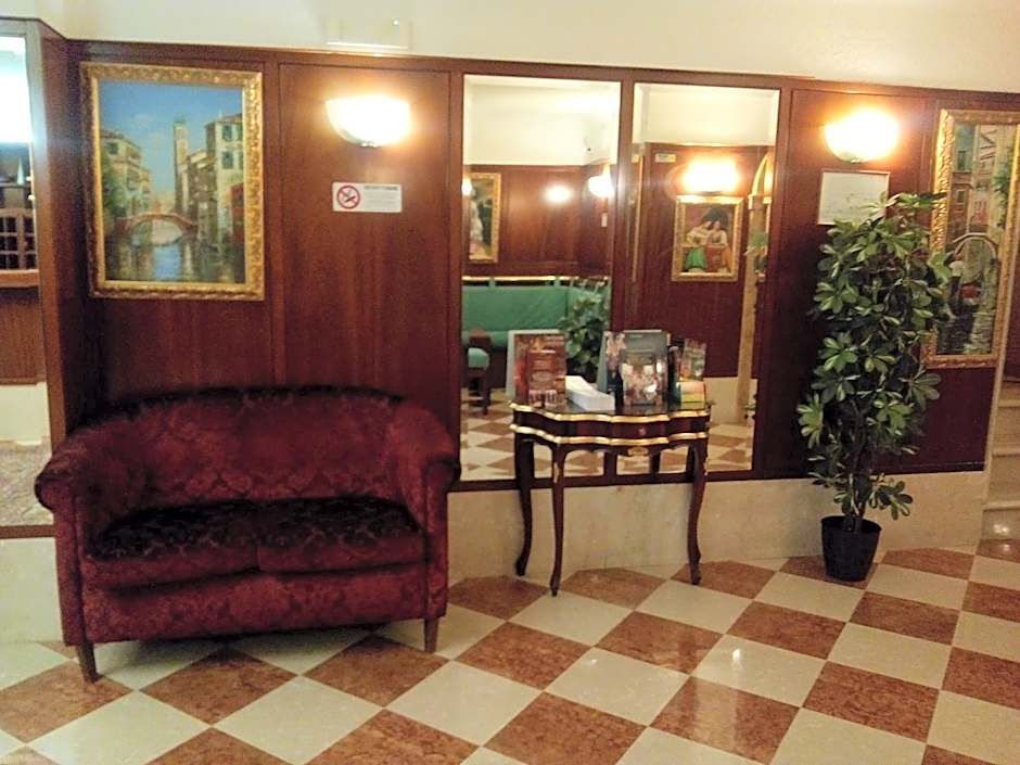 Hotel Diana
