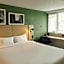 Campanile Les Ulis Hotel