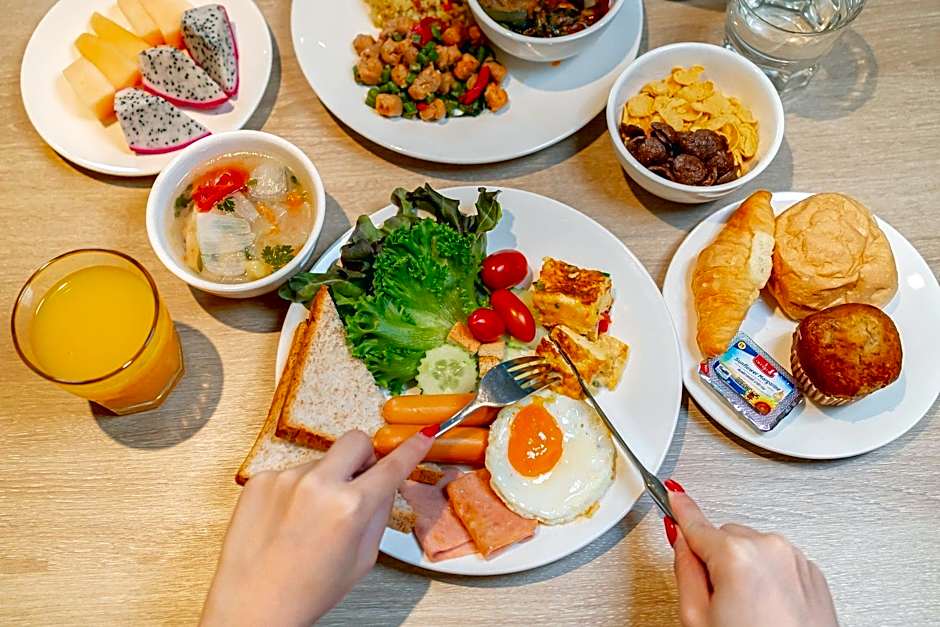 Holiday Inn Express And Suites Bangkok Central Pier By IHG