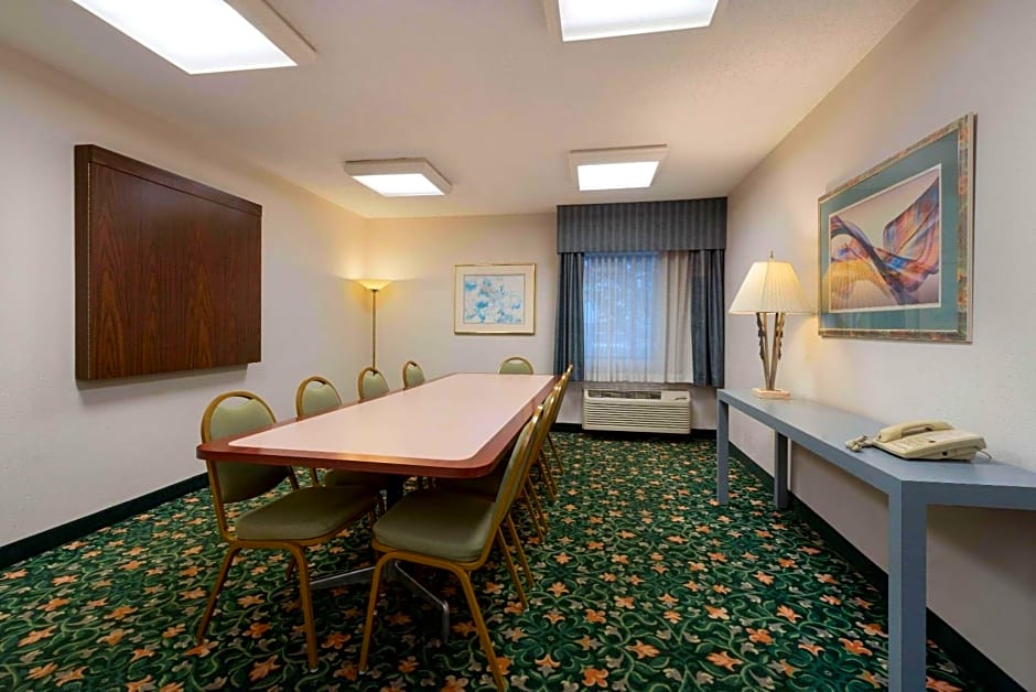 La Quinta Inn & Suites by Wyndham Cleveland Independence