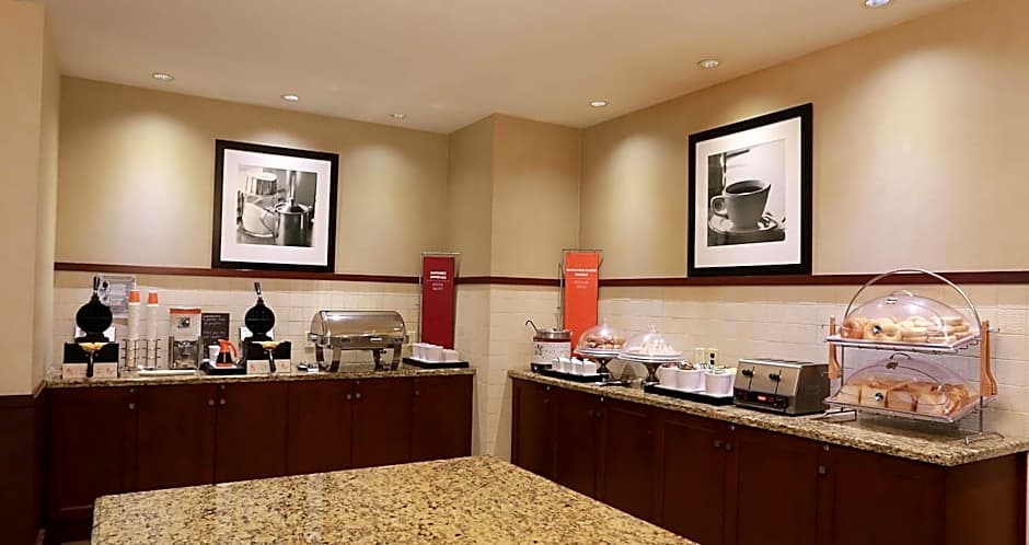 Hampton Inn By Hilton & Suites Laval Quebec Canada