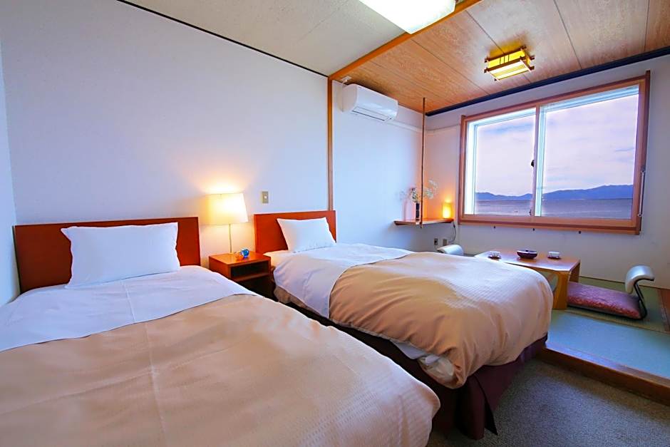 Lake Side Hotel Minatoya