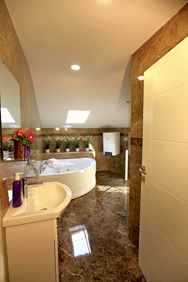 Truemar Hotels & Suites