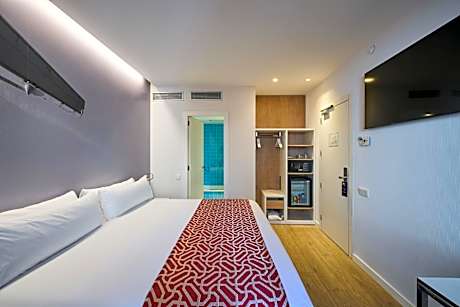 Double Room with Street View
