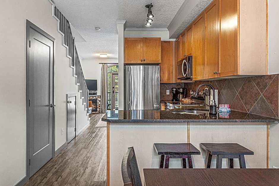 Mystic Chalet managed by Little Sister Getaways