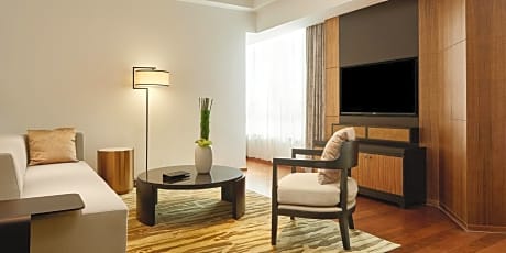 1 King Premium Ste Lounge Access