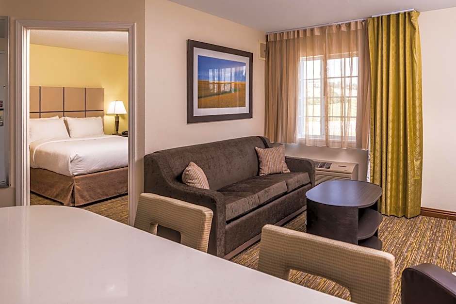 Candlewood Suites Topeka Hotel By IHG