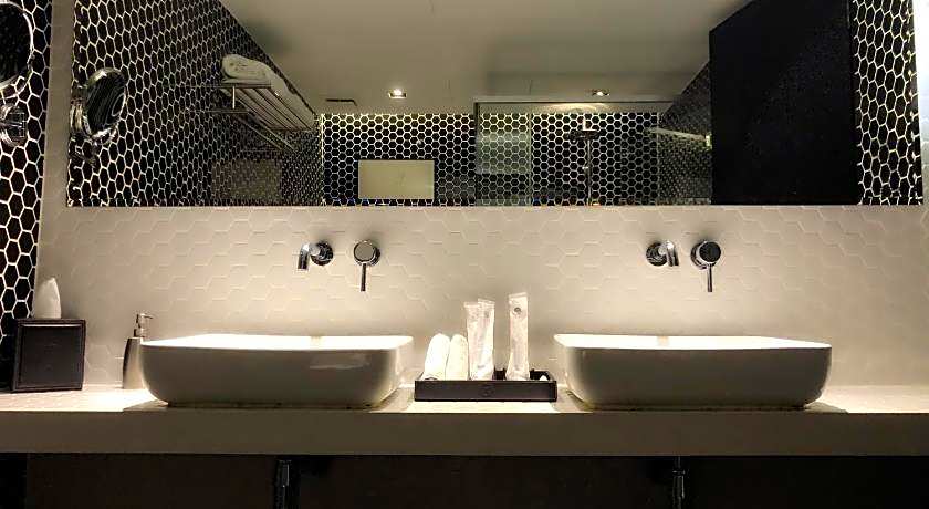 M ROOF HOTEL & RESIDENCES