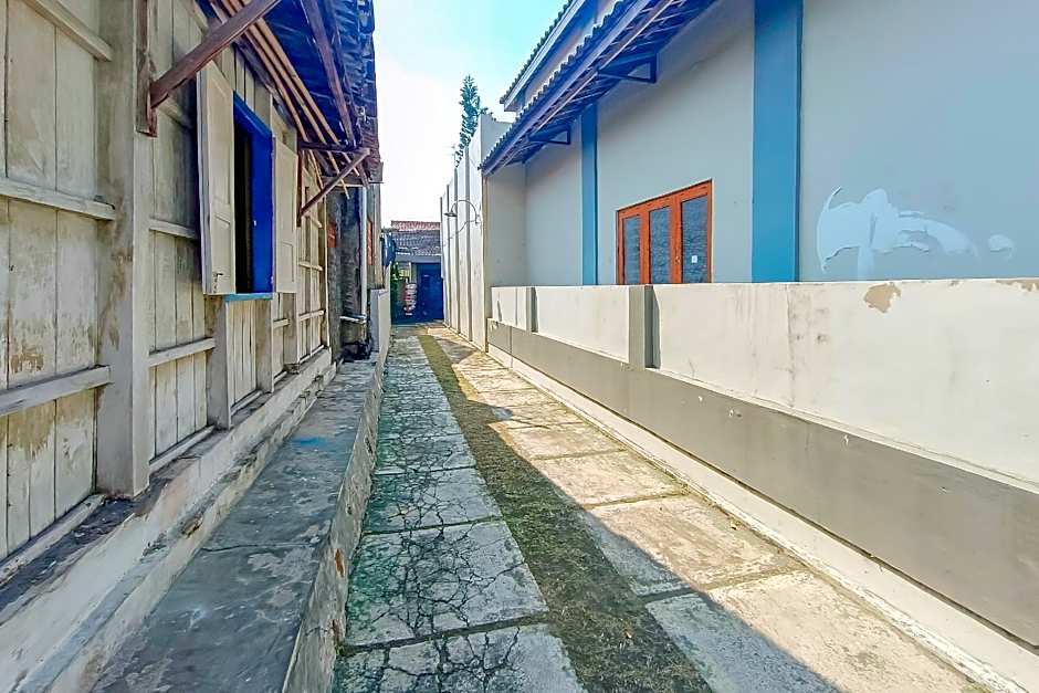 WILUDJENG Guest House near Alun Alun Sragen Mitra RedDoorz