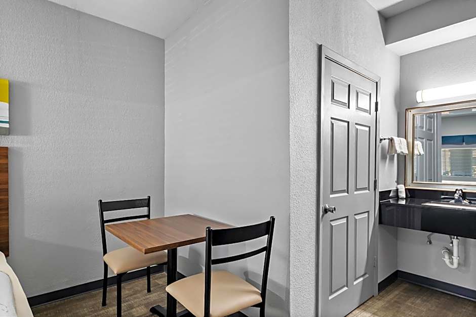 HomeTowne Studios San Antonio E - Frost Bank Center