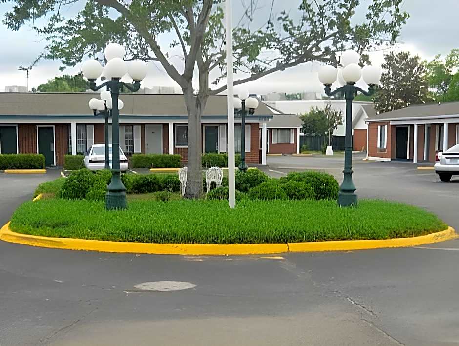 Adams Inn