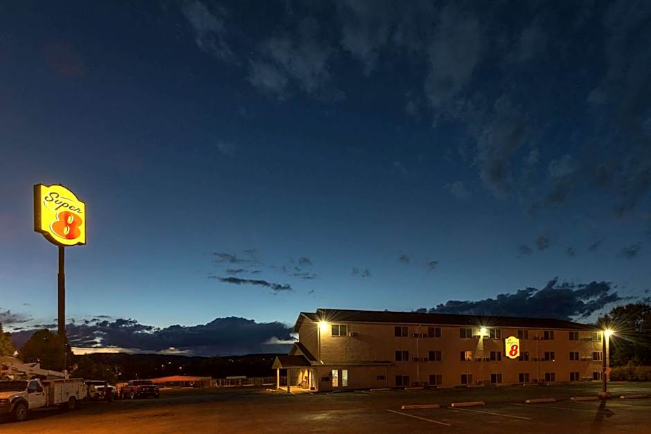 Photo 1 of 25 of Super 8 by Wyndham Raton