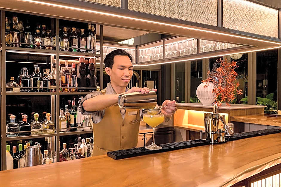 Madi Paidi Bangkok, Autograph Collection