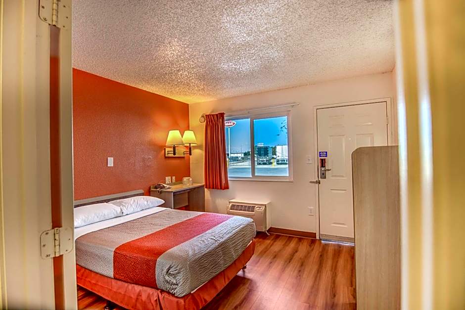 Motel 6-Stockton, CA - Charter Way West