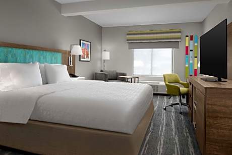 King Room with Roll-In Shower - Mobility and Hearing Access/Non-Smoking