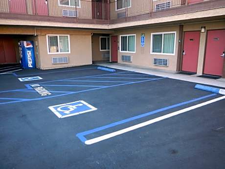 1 Queen Bed, Nonsmoking, Accessible