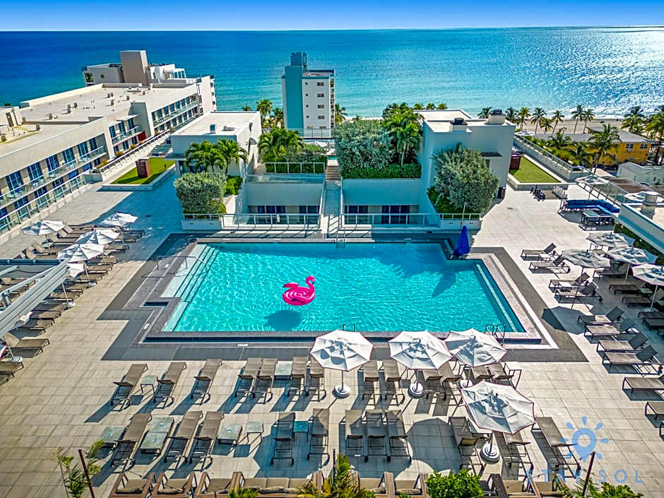 New Studio - Hollywood Beach Bliss for 2