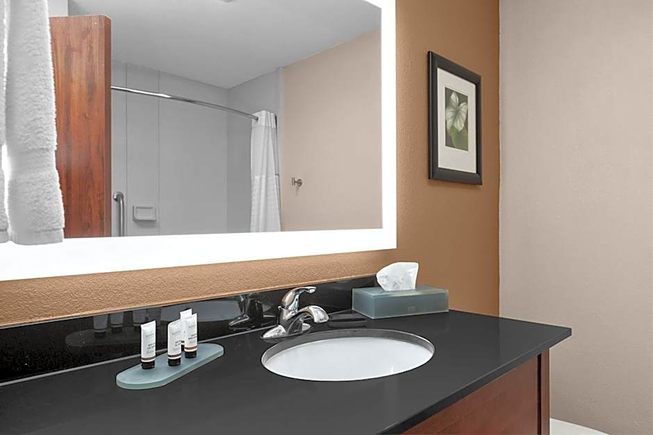 La Quinta Inn & Suites by Wyndham Midwest City - Tinker AFB