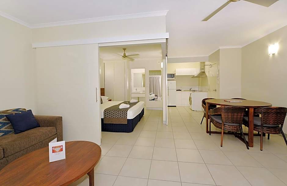 Cairns Queenslander Hotel & Apartments