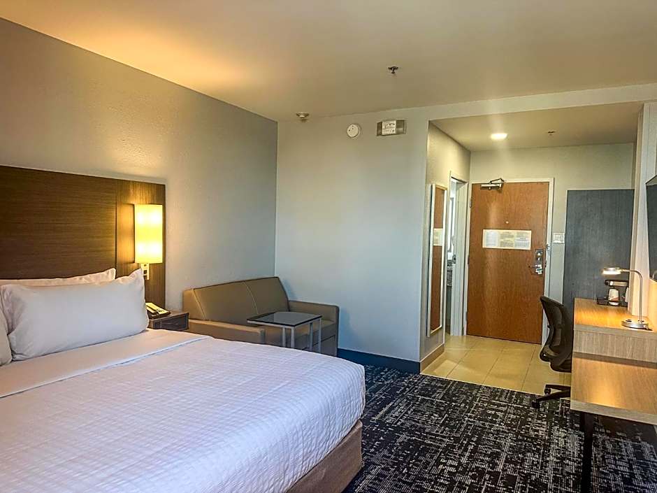 Clarion Pointe
