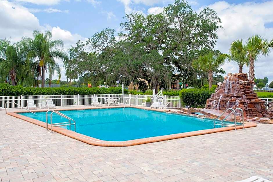 Days Inn by Wyndham Brooksville