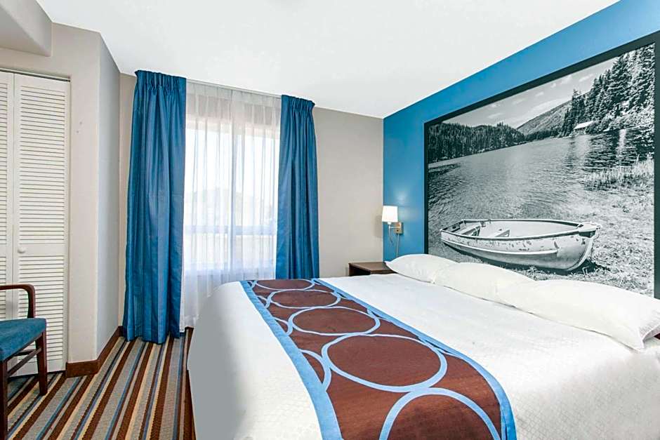 Super 8 by Wyndham Fort Frances