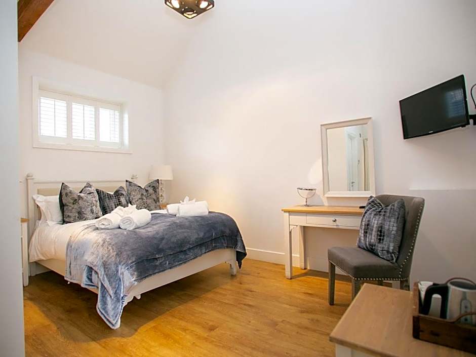 Great Blunts Stables - Stock Brook Manor Golf Club