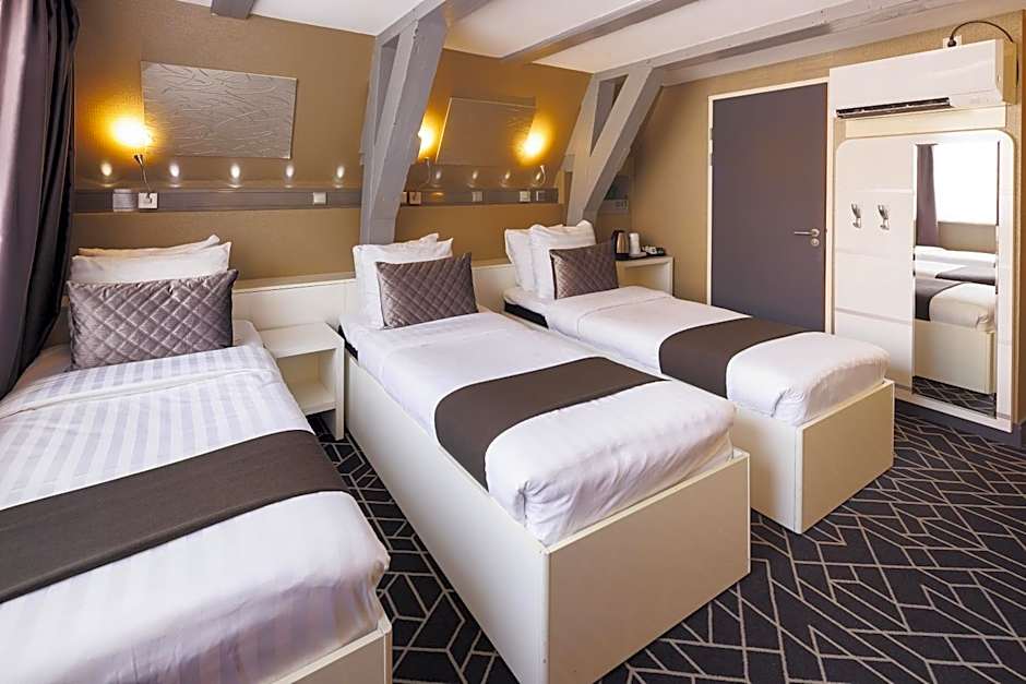 Photo 1 of 6 of Triple Room