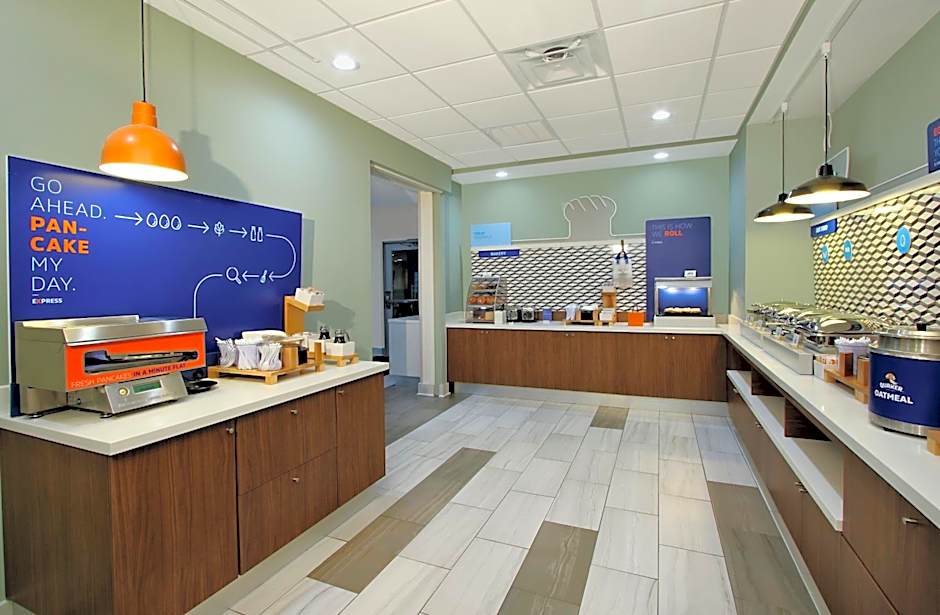 Holiday Inn Express & Suites Lake Charles South Casino Area By IHG