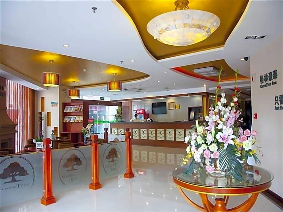 Green Tree Inn Taicang Baolong Square Hotel