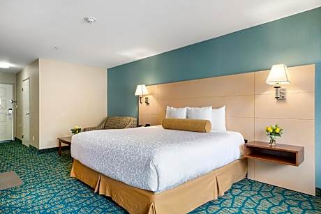 King Room with Spa Bath and Balcony - Non-Smoking