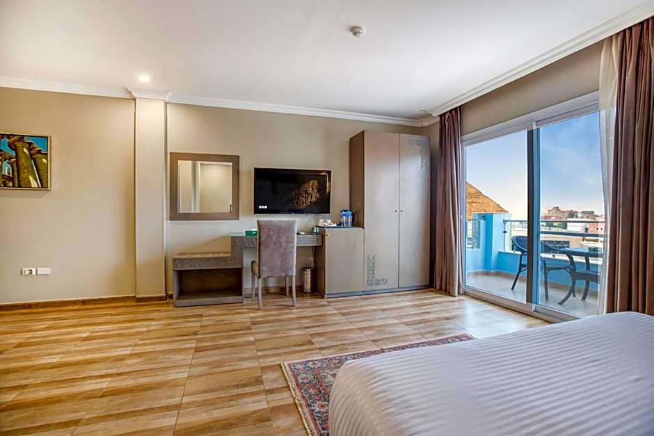 Mamlouk Pyramids Hotel