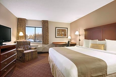 1 King Bed Mobility Accessible Room Non-Smoking